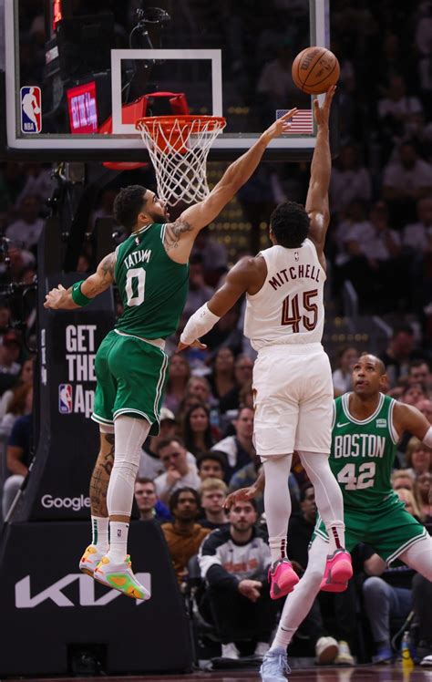 Jayson Tatum scores 33 points, Celtics rebound from loss to beat .